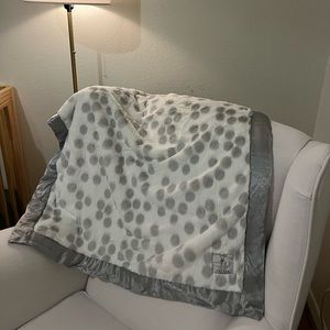 Little Giraffe Blanket- like new